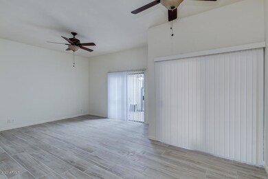 03-LIVING ROOM
