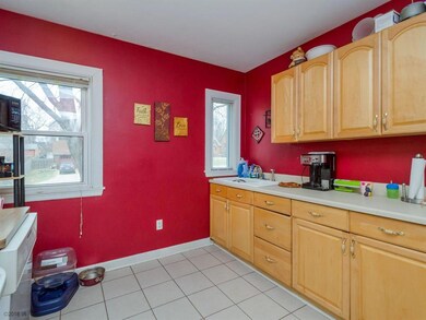 6530 Elmcrest Dr, Windsor Heights, IA 50324 - photo 4