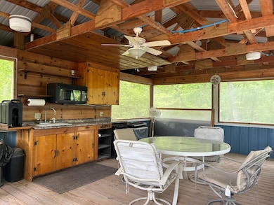 319upperlevelscreenpatio