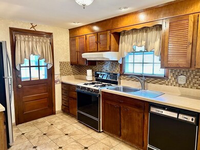 6 Montbatten Rd, Billerica, MA 01821 - photo 5