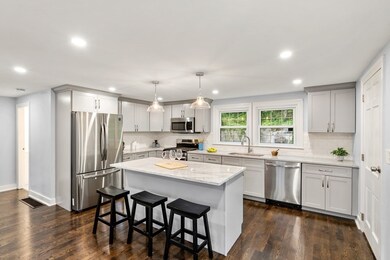 17 Ives St, Worcester, MA 01603 - photo 2