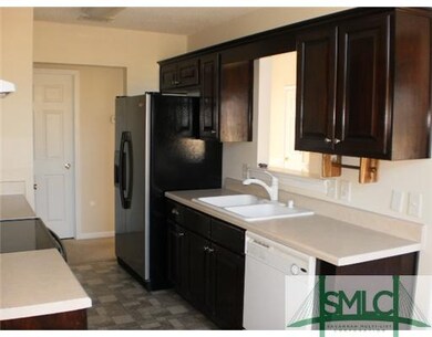 Kitchen. EFFICIENT GALLEY KITCHEN!
