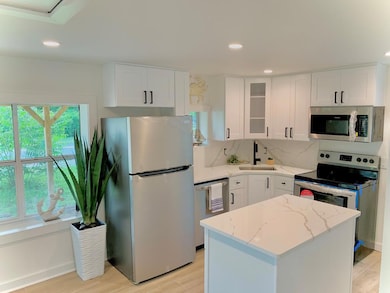 302 NW 9th St, Carrabelle, FL 32322 - photo 5