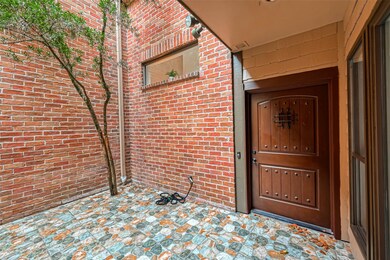 252 Sugarberry Cir unit 252, Houston, TX 77024 - photo 3