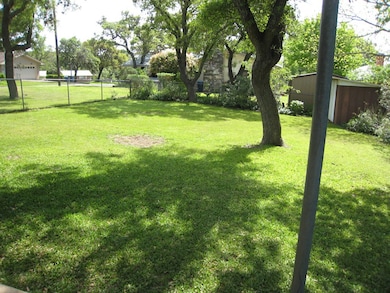 1129 Nancy Beth Dr, Kerrville, TX 78028 - photo 3