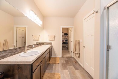 2933NWHemlockLn-21