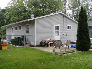 409 Tulsa Ave, Carpentersville, IL 60110 - photo 2