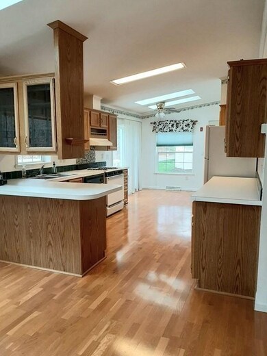 2901 Oak Point Dr, Middleboro, MA 02346 - photo 4