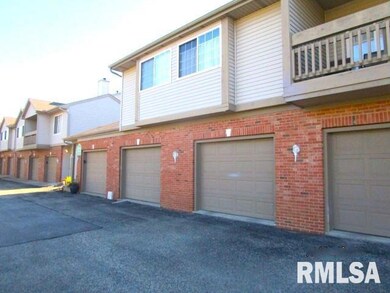 4557 N Thornhill Dr unit 105, Peoria, IL 61615 - photo 2