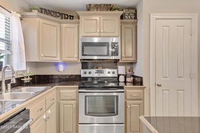 208 Landsdowne Way-10