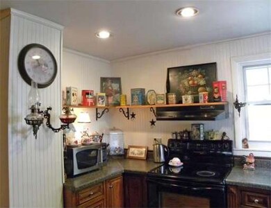 27 Williams St, Shelburne Falls, MA 01370 - photo 6