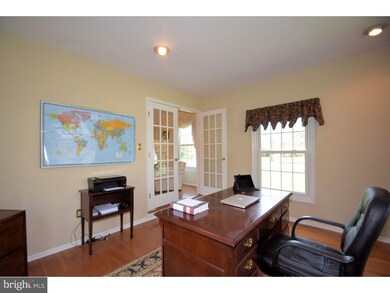 625 White Ash Dr, Langhorne, PA 19047 - photo 5