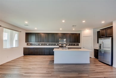 6808 Bayou Hollow Ave, Las Vegas, NV 89156 - photo 5