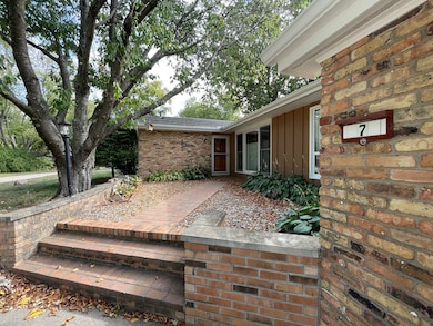 7 McDonald Ct, Champaign, IL 61821 - photo 2