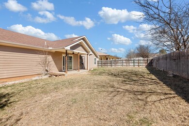 207 Green Oaks Loop, Fredericksburg, TX 78624 - photo 5