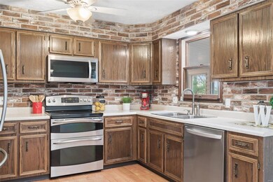 Stainless appliances, double oven, built-in microw