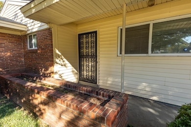 5170 Meadowcrest Cir, Memphis, TN 38117 - photo 3