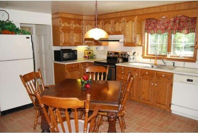 738 Schoolhouse Rd, Pottstown, PA 19465 - photo 4