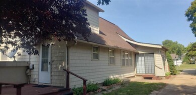 528 W 10th St, Concordia, KS 66901 - photo 3