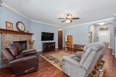 Living room leads to 2 bedrooms and hall bathroom.