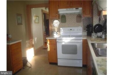 2006 Northeast Ave, Halethorpe, MD 21227 - photo 3