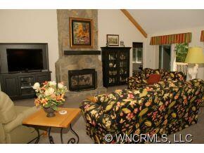 living area w/fireplace