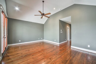 650 E 6th 1/2 St, Houston, TX 77007 - photo 3