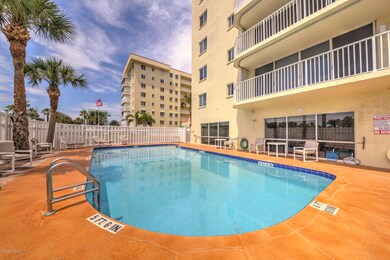 Pool & Club House