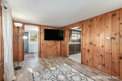 407 W Riverside Dr, Ionia, MI 48846 - photo 3