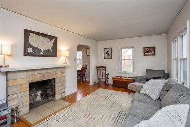 4701 Beaver Crest Dr, Des Moines, IA 50310 - photo 2