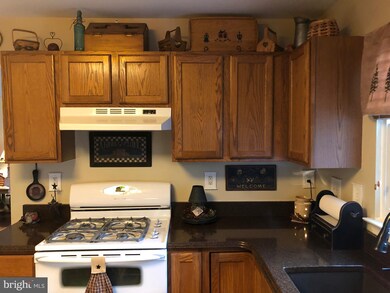 15504 Clayburn Dr, Laurel, MD 20707 - photo 5