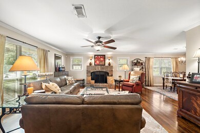 8350 Leafy Ln, Houston, TX 77055 - photo 7