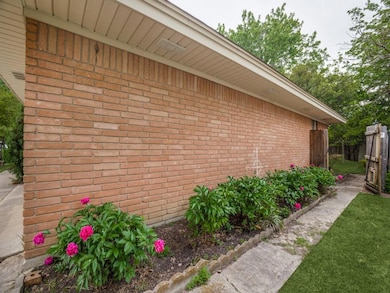 1201 Hillcrest St, Denton, TX 76201 - photo 3