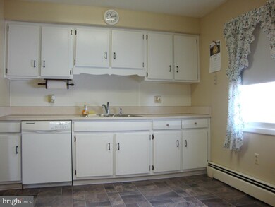 312 Miller Dr, Strasburg, VA 22657 - photo 7