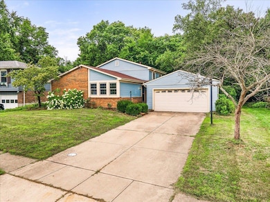 1465 Hartwood Dr, Cincinnati, OH 45240 - photo 2