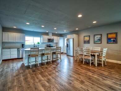 Kitchen & Dining 2