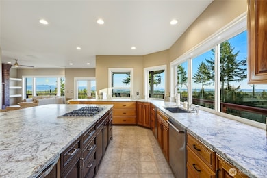 514 Waynes Ridge Cir, Camano Island, WA 98282 - photo 2