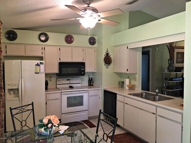 Carlowe Kitchen2