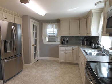 39 Broad St, Nashua, NH 03064 - photo 4