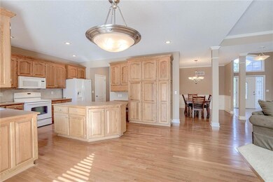 10125 Theden Cir, Lenexa, KS 66220 - photo 7