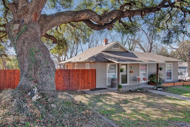 413 W San Antonio St, Fredericksburg, TX 78624 - photo 2