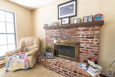 4866 SW Cochise Ave, Topeka, KS 66614 - photo 3