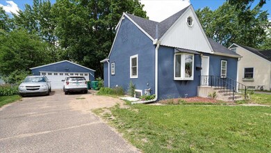 04-5415 Dupont Ave - Exteriors-4.jpg