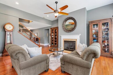 Spacious Great Room w/rich hardwood floors, ceilin