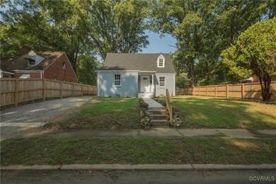 New england style home featuring a front yard