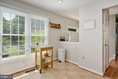 8116 Squirrel Run Rd, Springfield, VA 22152 - photo 5