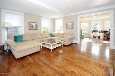 007_Family Room2