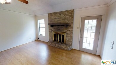 820 W 3rd St, Eddy, TX 76524 - photo 6