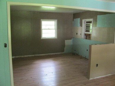 272 Middleton Dr, Brunswick, GA 31523 - photo 5