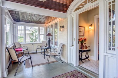 Enclosed entry (sunset viewing) porch